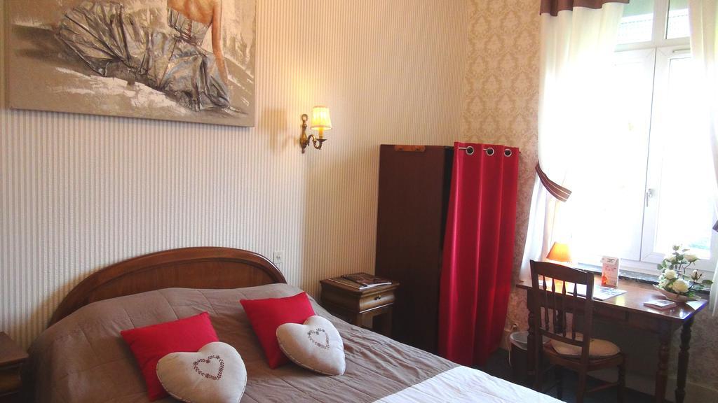 Hotel Le Clos Du Montvinage Étréaupont 객실 사진