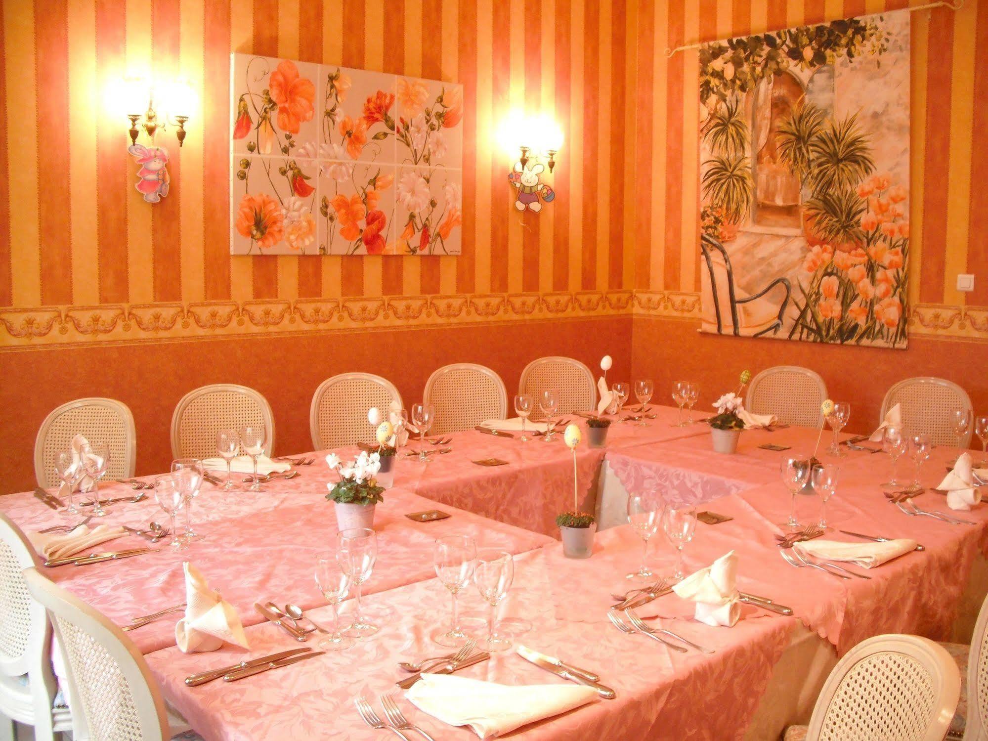 Hotel Le Clos Du Montvinage Étréaupont 외부 사진